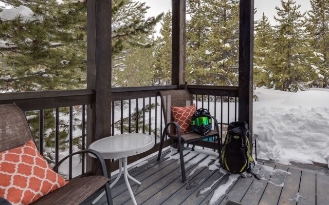 Hickory-dickory Hollow