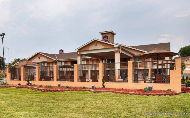 Clarion Pointe Independence - Kansas City