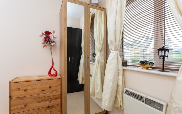 3 Bedroom Flat Near Canary Wharf