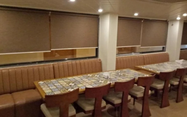 Hotel Umesh (Near Nani Daman Beach)