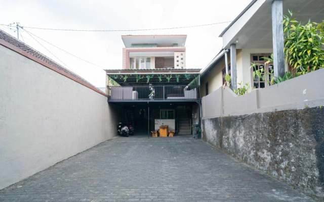 OYO 1692 Villa Akbar 3