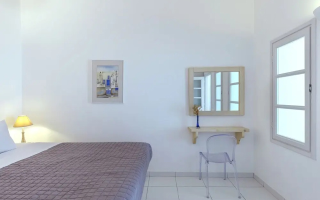Villa - Sleeps 5 - Private Heated Pool-parking