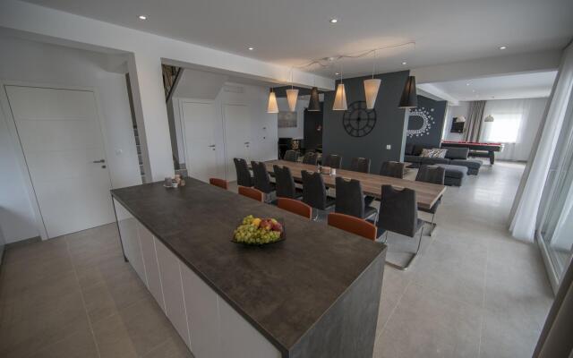 D in Postira with 7 bedrooms and 7 bathrooms