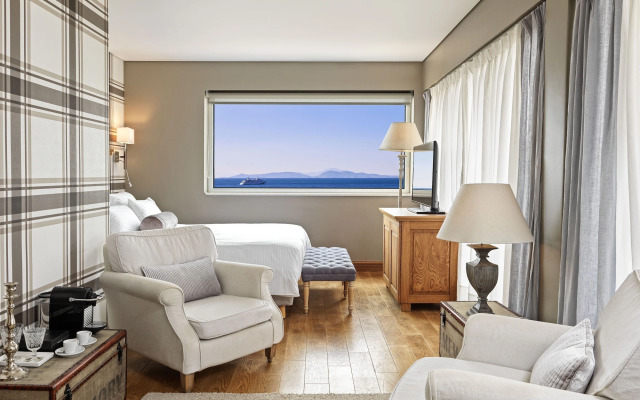 Sea View Cityscape Hotel