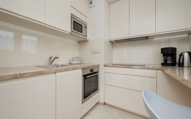 Bright Apartment With Balcony by Renters