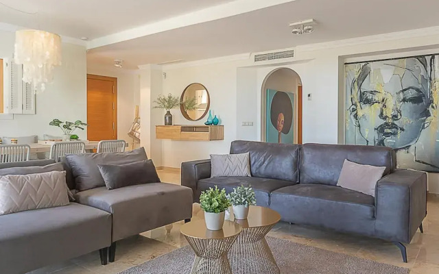 Apt Mairena Forest sea View Pool