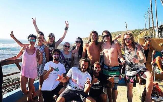 Surf Riders & Co - Surf Camp Moinhos