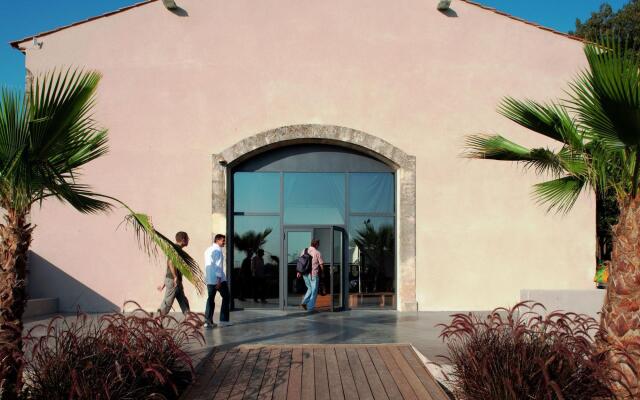 Semi-detached Home in Mediterranean Style, With Nice AC