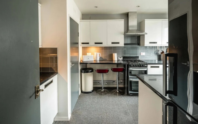 Spacious 3Br Flat With Balcony Near Tottenham Hale