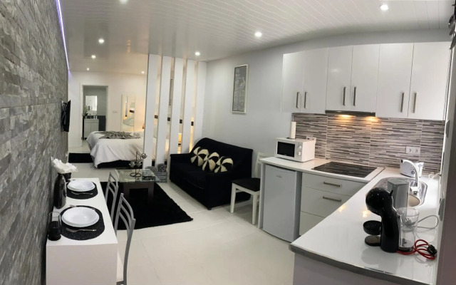 THE CEDAR TREE HOUSE Studio 48