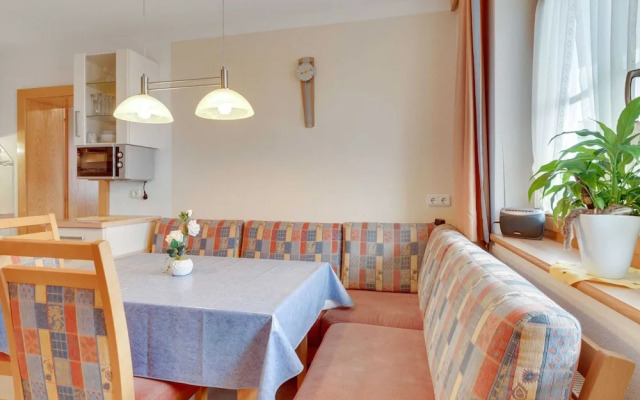 Quaint Apartment in Hainzenberg near Horbergbahn