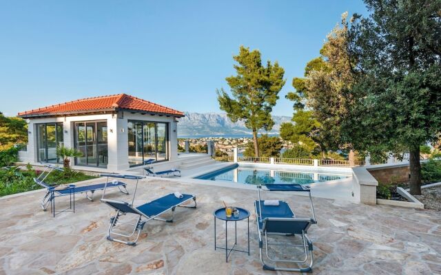 Beautiful Villa in Selca with Private Swimming Pool