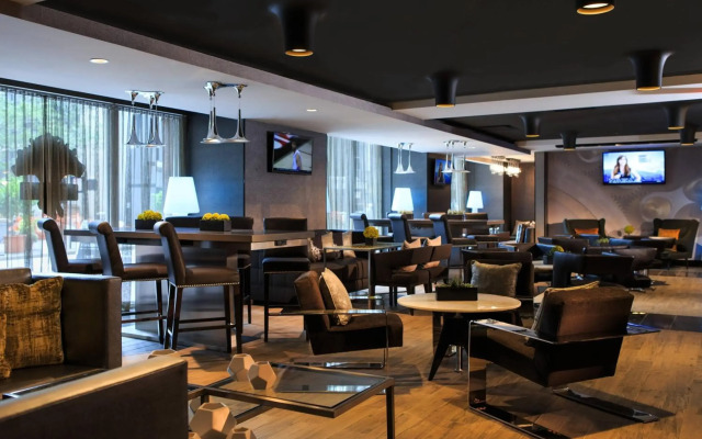 Renaissance Cincinnati Downtown Hotel