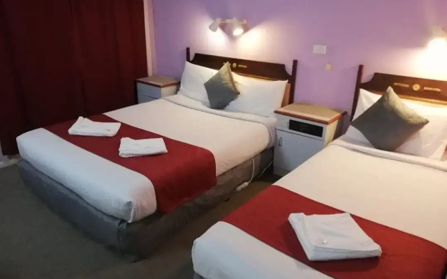 Bushmans Motor Inn