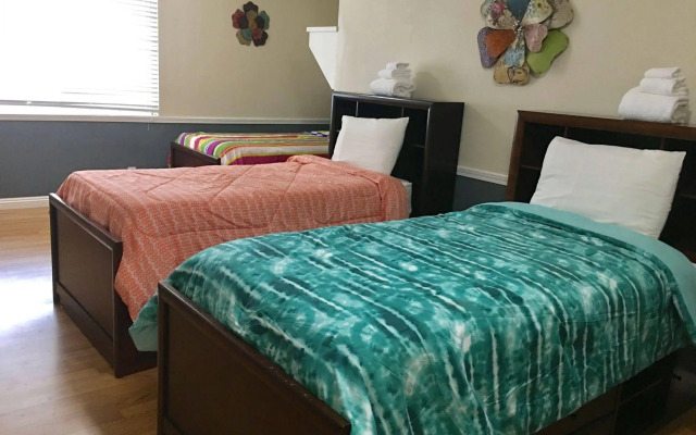 Traveler's Bed & Breakfast Hostel