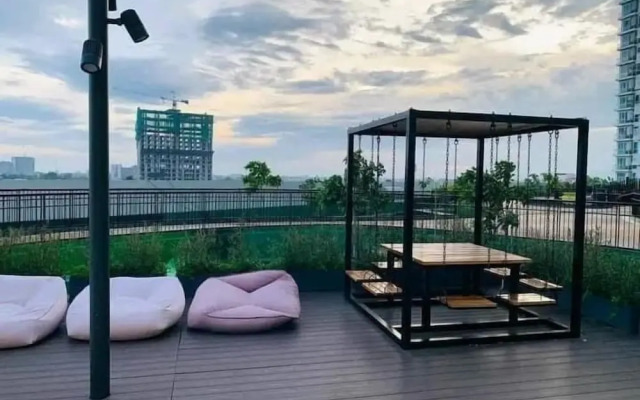 Mactan Newtown Family 2 Bedroom with Balcony free wifi and pool access
