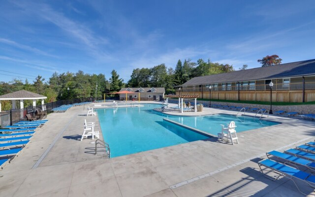 Home w/ Deck & Community Pool in Tobyhanna!