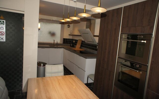 J and R Brussels City Apartment