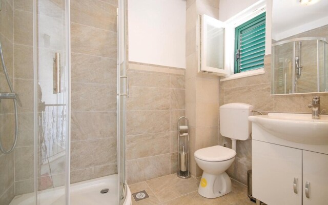 Stunning Home in Sevid With Wifi and 5 Bedrooms