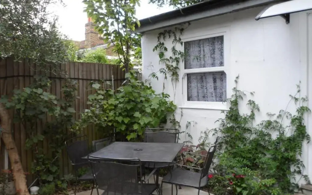 Lovely 1 Bedroom Studio Flat