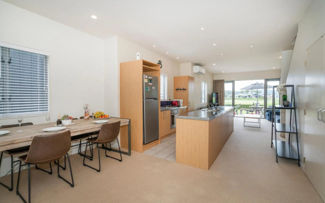 Hosts on the Coast Stay and Play