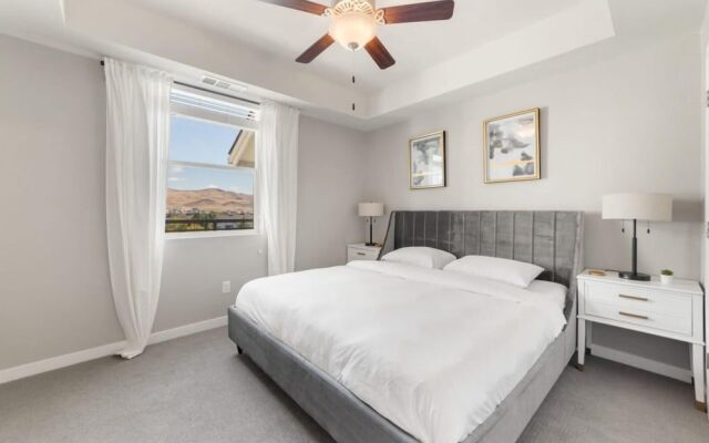 Chic Apt With Jacuzzi Pool Mountain Views