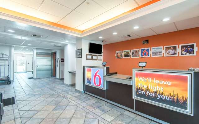 Motel 6 Junction City, KS