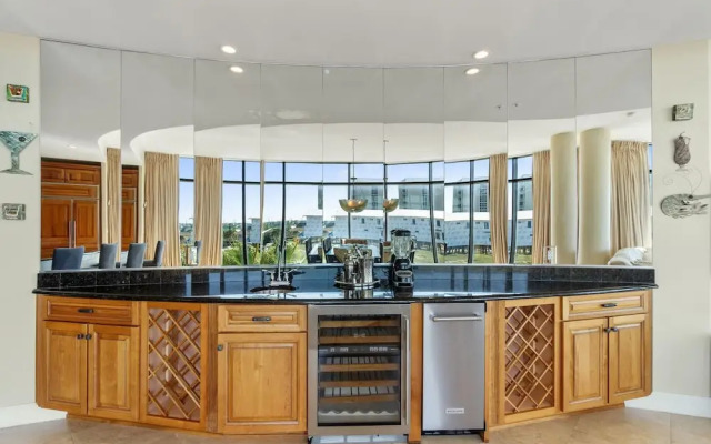 Capri 202 + Free Seasonal Beach Service