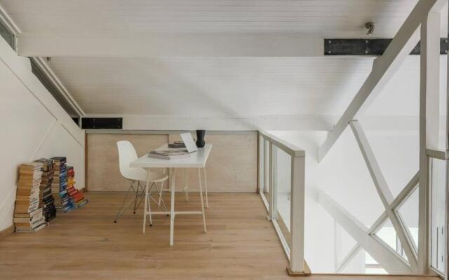 Spacious, contemporary 5Br Chalet with glacial views