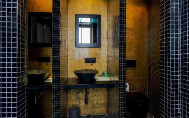 Modern-luxury in Tigne Point w Pool, Best Location