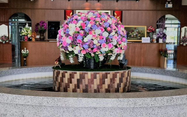 OYO 75394 Sakthong Grand Hotel