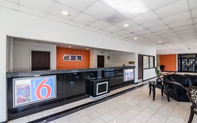 Motel 6 Tulsa OK