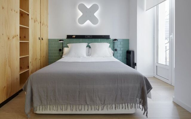 Easo Plaza Apartment by FeelFree Rentals