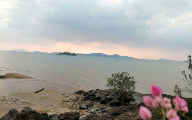 Jansom Beach Resort Ranong