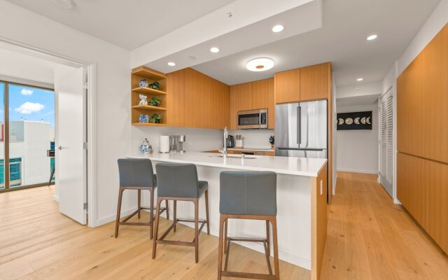 Sky Ala Moana 4209 2 Bedroom Condo by RedAwning