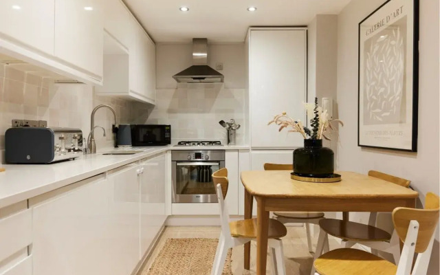 The Fichley Hideaway - Glamorous 2Bdr Flat With Patio