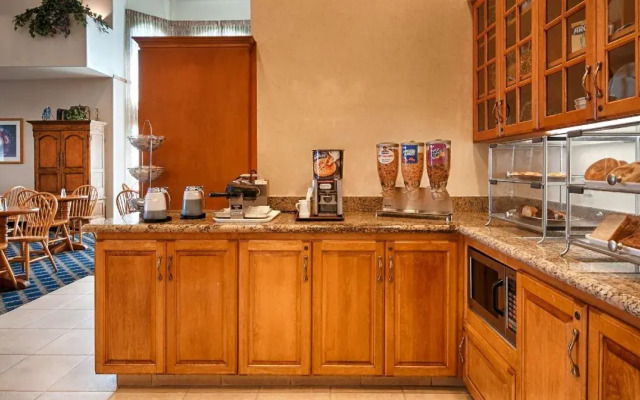 Best Western Plus A Wayfarer's Inn and Suites