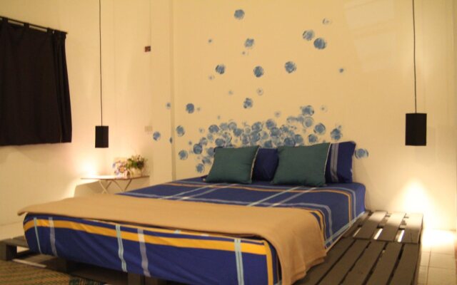 Vitamin Sea Hostel Phuket