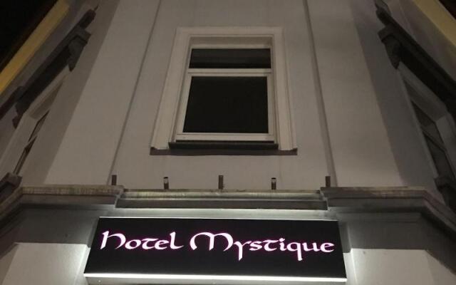 Hotel Mystique