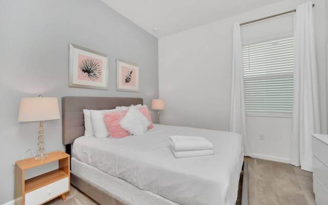 Stunning Bright Family Home Sleeps 25 Bl102