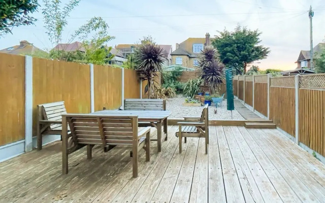 Stylish Margate Coastal Home Parking By Adliv