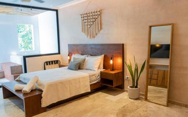 S102 Nadide Luxury PRIVATE JACUZZI STUDIO with a jungle view