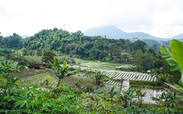 OYO Homes 91002 Eco Tourism Desa Cibodas Areng 3 Syariah