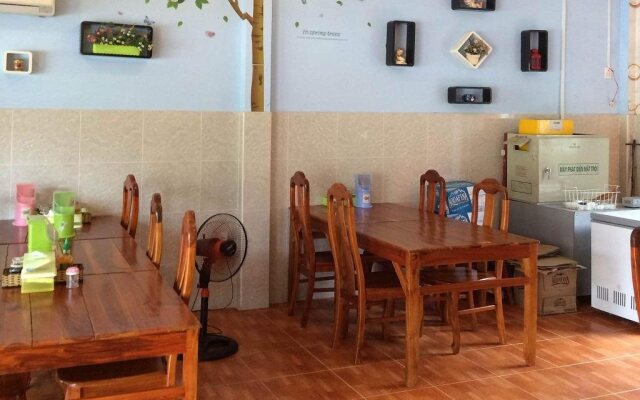 Hung Long Homestay