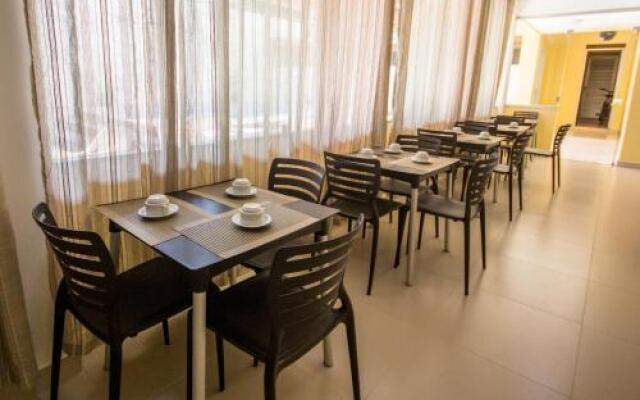 Hotel Equinocios Essential