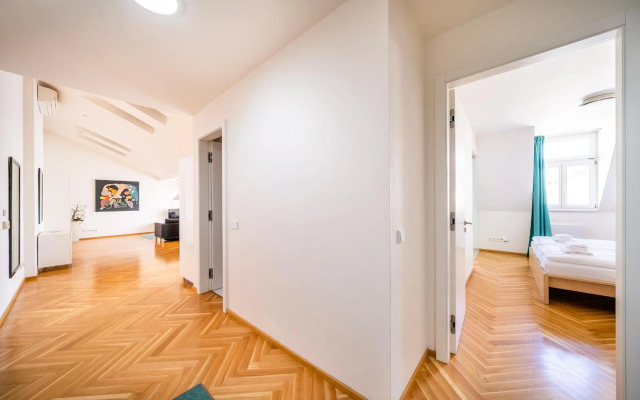 Luxurious Woodrow Wilson apt in Prague centre