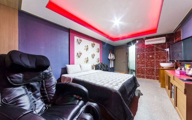 Boom Hotel