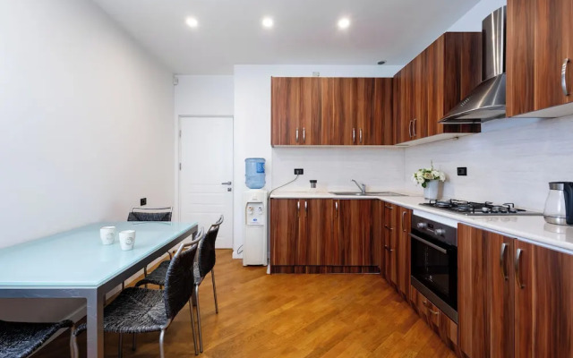 Apartment by Luxe Group SN290