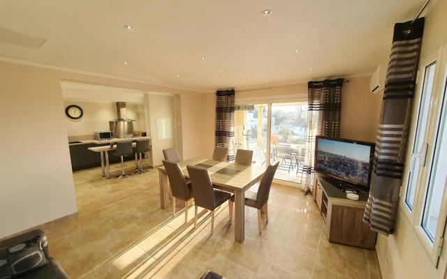 T3 Piscine Avec Jardin Proche St-florent