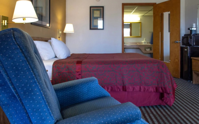 Days Inn by Wyndham Clinton